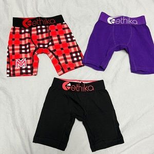 ‎Ethika
